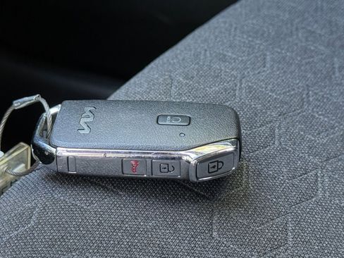 Used 2025 Kia Seltos S FWD image 21