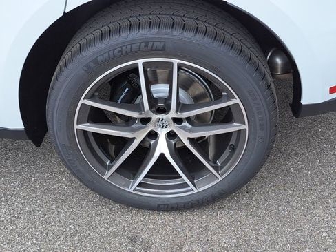 New 2026 Porsche Macan image 13