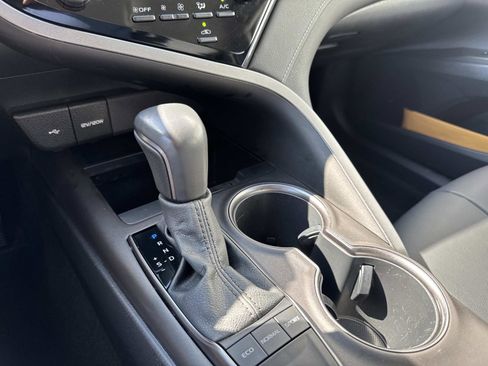 Used 2022 Toyota Camry SE w/ Carpet Mat Package (TMS) image 22