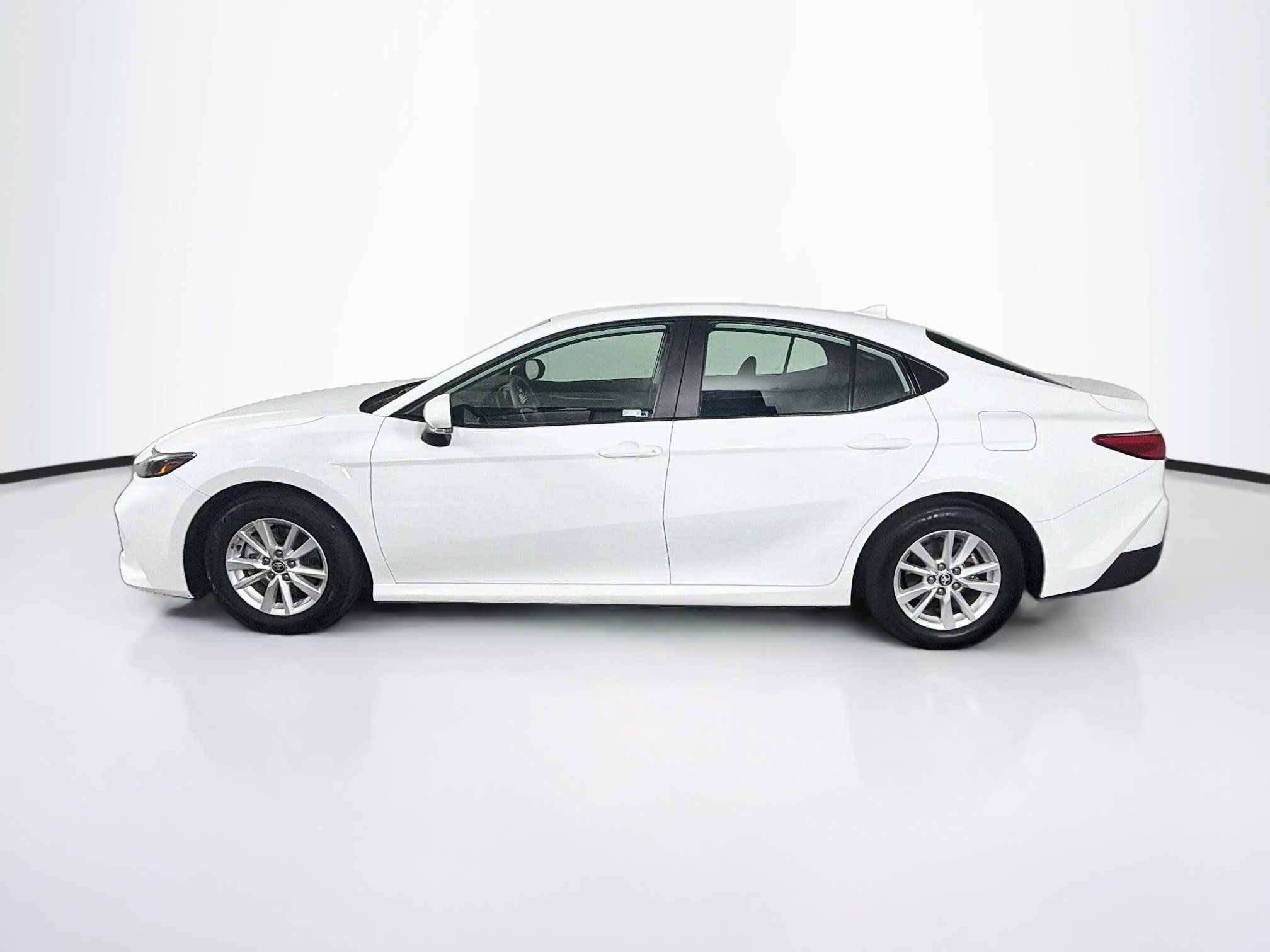 Used 2025 Toyota Camry LE FWD image 4