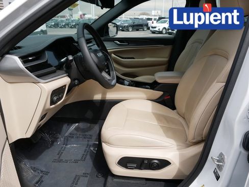 Used 2022 Jeep Grand Cherokee Limited 4xe w/ Luxury Tech Group II AWD/4WD image 14