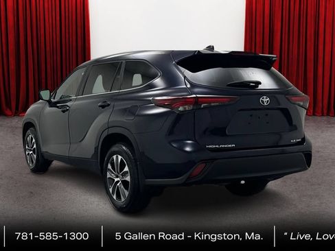 Used 2024 Toyota Highlander XLE AWD/4WD image 7