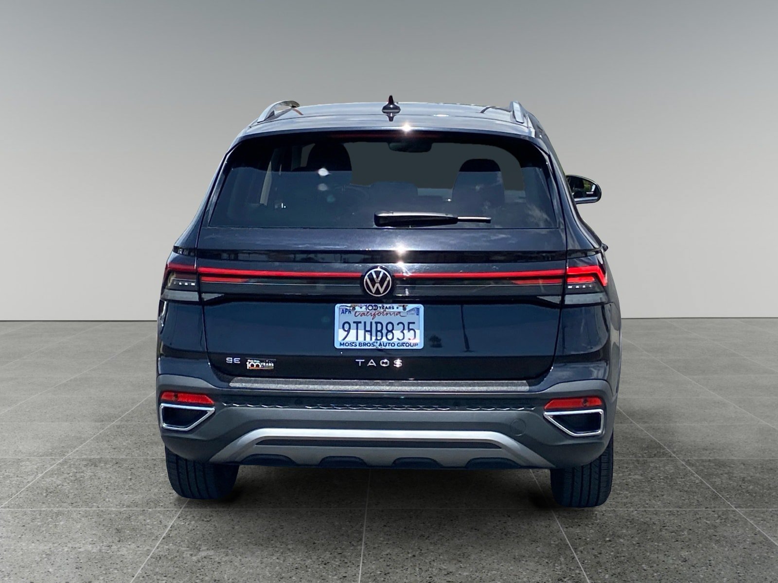 Used 2025 Volkswagen Taos SE FWD image 4