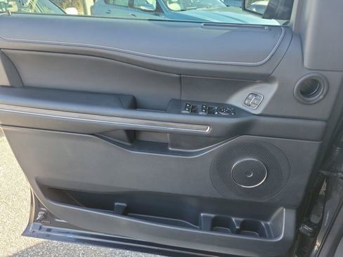 Used 2023 Ford Expedition XLT image 37