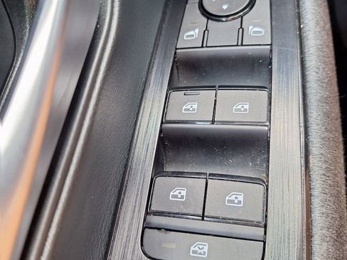 Used 2025 Nissan Kicks SV w/ Charging Package FWD image 20