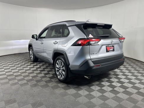 Used 2022 Toyota RAV4 XLE Premium image 14