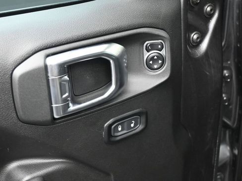 Used 2023 Jeep Gladiator Rubicon AWD/4WD image 18