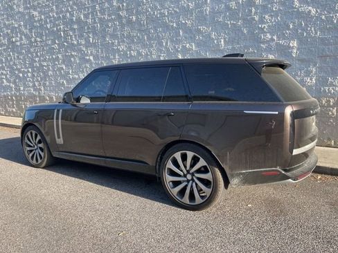 Used 2025 Land Rover Range Rover Long Wheelbase Autobiography image 6