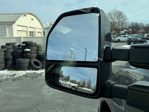 Used 2022 Ford F250 Lariat w/ Black Appearance Package image 13