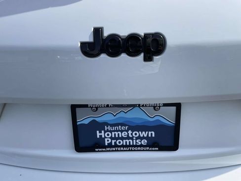 Used 2023 Jeep Grand Cherokee L Limited w/ Black Appearance Package RWD image 13