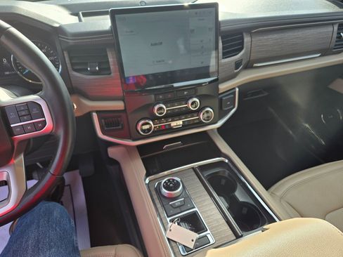 Used 2024 Ford Expedition Max Limited image 10