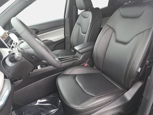 Certified 2024 Jeep Compass Limited AWD/4WD image 15