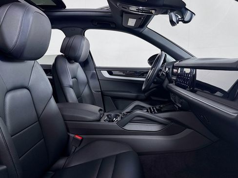 Used 2024 Porsche Cayenne image 6