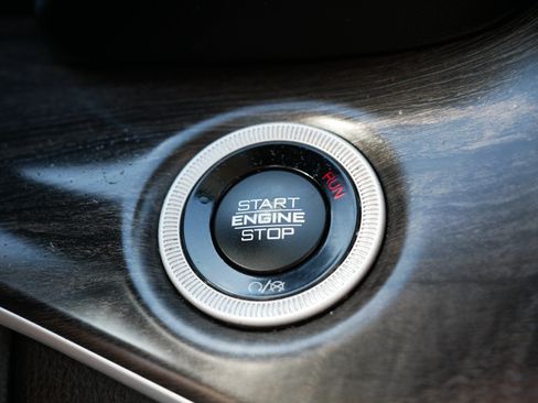 Used 2022 Jeep Grand Cherokee L Limited AWD/4WD image 29