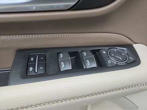 Used 2022 GMC Yukon XL Denali image 13