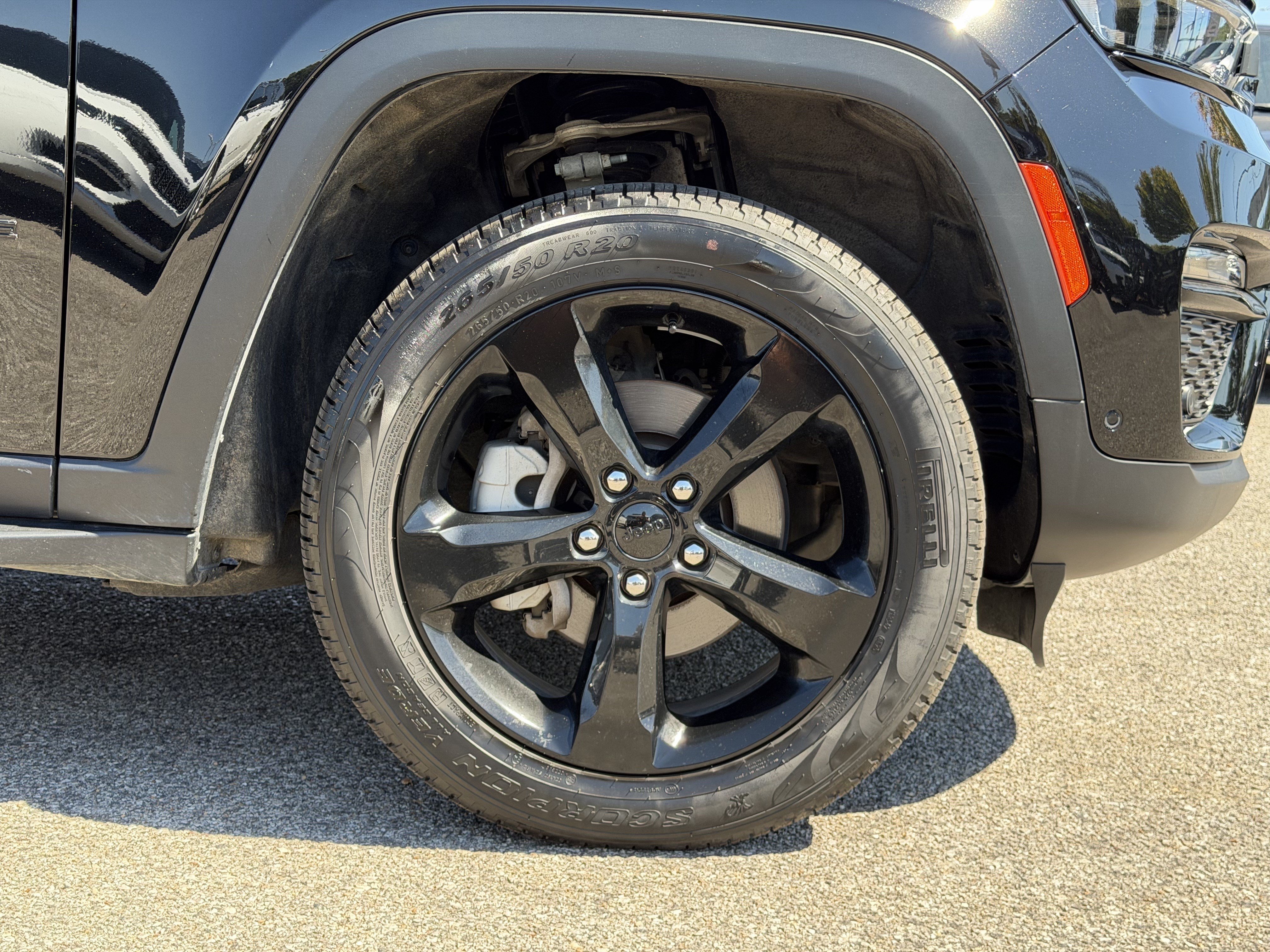 Used 2025 Jeep Grand Cherokee Limited w/ Luxury Tech Group II AWD/4WD image 13