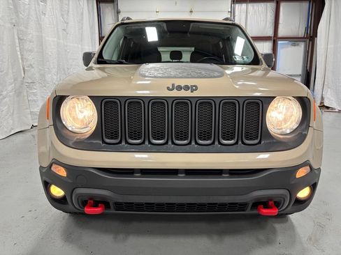 Used 2017 Jeep Renegade Trailhawk AWD/4WD image 2