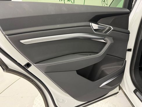 Used 2022 Audi e-tron Premium Plus w/ Premium Plus Package image 23