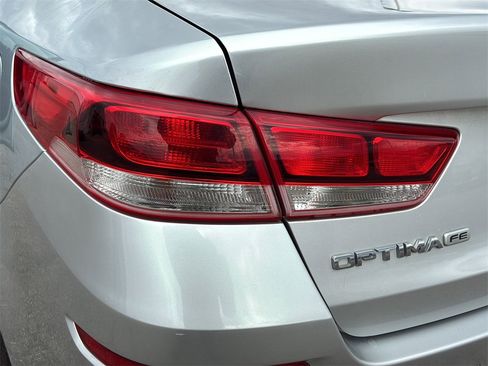 Used 2020 Kia Optima LX image 19