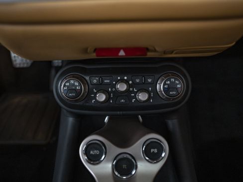 Used 2014 Ferrari California RWD image 33