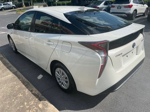 Used 2017 Toyota Prius Two w/ Carpet Mat Package FWD image 4