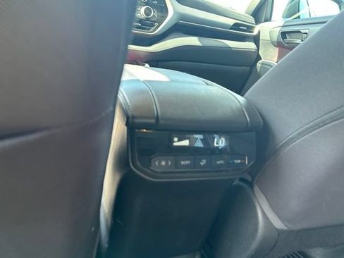 Used 2022 Toyota Highlander L FWD image 43