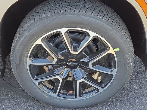 New 2026 Chevrolet Suburban RST w/ Comfort Package AWD/4WD image 6