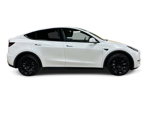 Certified 2023 Tesla Model Y Long Range AWD/4WD image 7