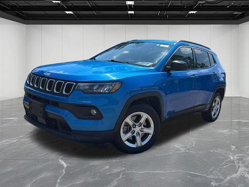 Used 2024 Jeep Compass Latitude AWD/4WD image 1