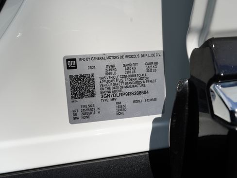 Used 2024 Chevrolet Equinox EV LT FWD image 29