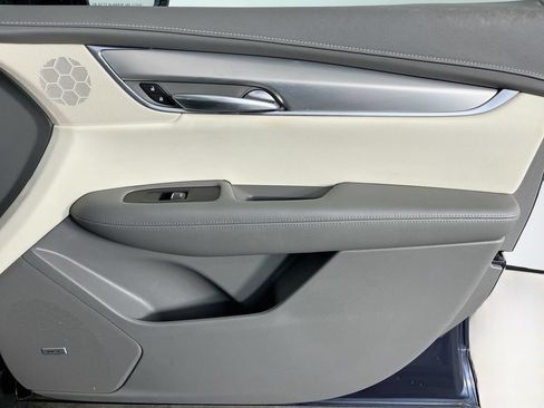 Used 2018 Cadillac XT5 Luxury w/ Driver Awareness Package FWD image 36
