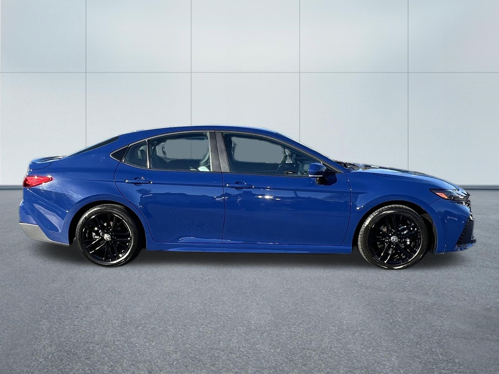 Used 2025 Toyota Camry SE FWD image 7
