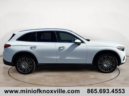 Used 2025 Mercedes-Benz GLC 300 4MATIC image 2
