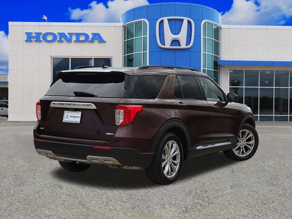Used 2020 Ford Explorer XLT w/ Equipment Group 202A AWD/4WD image 3