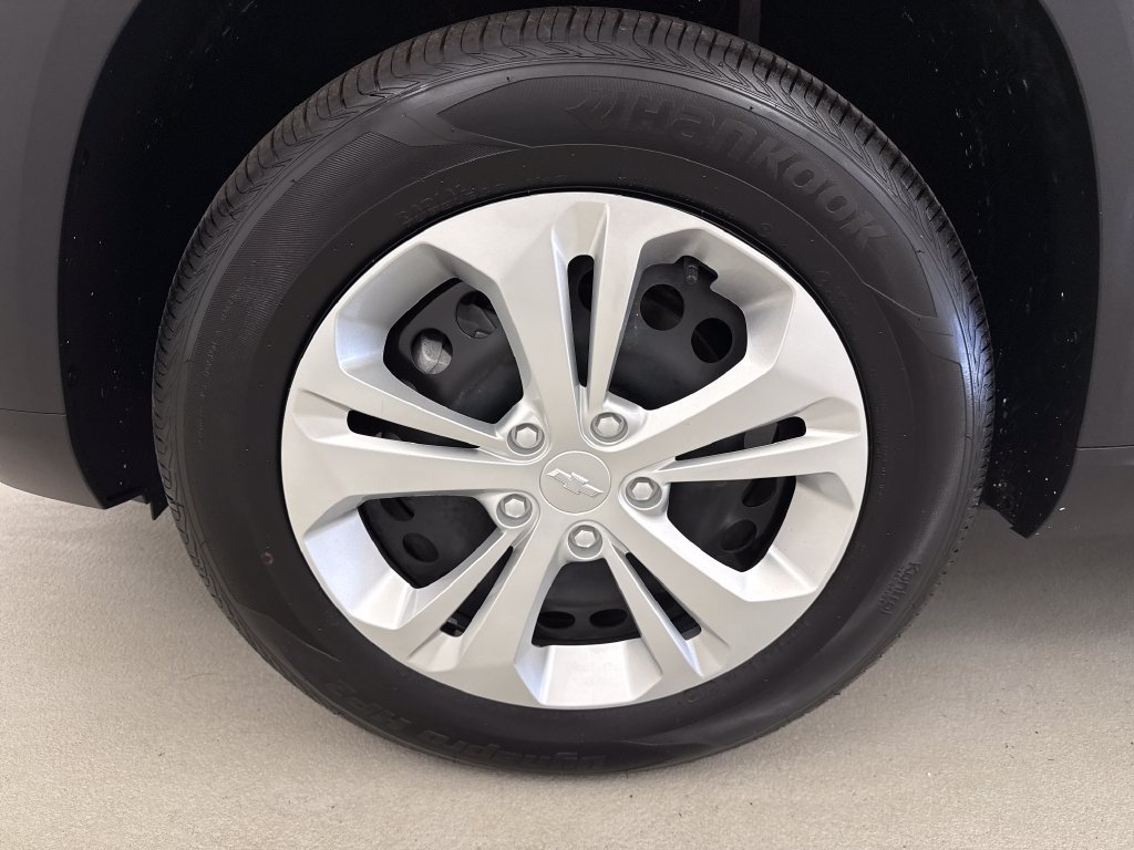 Used 2025 Chevrolet Trax LS FWD image 28