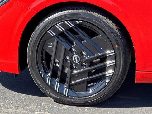 New 2026 Nissan Sentra SR w/ SR Premium Package FWD image 31