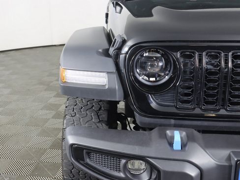 Used 2024 Jeep Wrangler Unlimited image 12