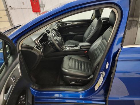 Used 2017 Ford Fusion SE w/ Fusion SE Technology Package image 14