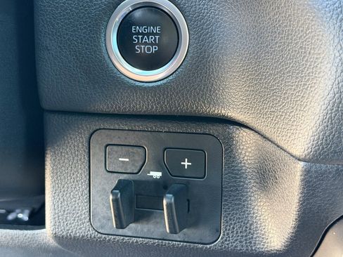 Used 2024 Toyota Tundra Limited image 32