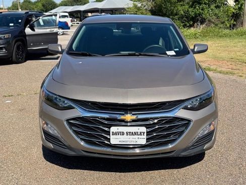Used 2025 Chevrolet Malibu LT FWD image 2