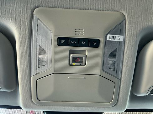 Used 2025 Toyota RAV4 LE AWD/4WD image 31