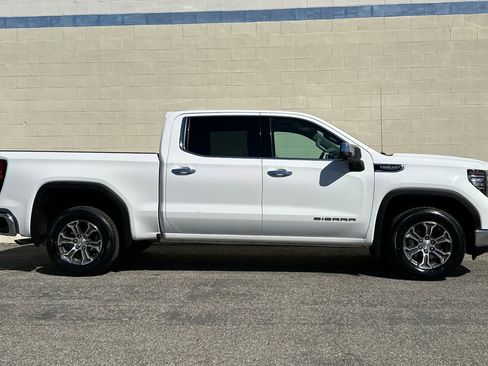 Certified 2025 GMC Sierra 1500 SLT image 3