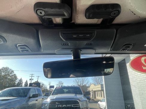 Used 2022 Jeep Wrangler Unlimited Sahara image 24