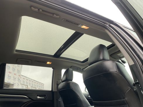Used 2019 Toyota Highlander Limited Platinum image 11