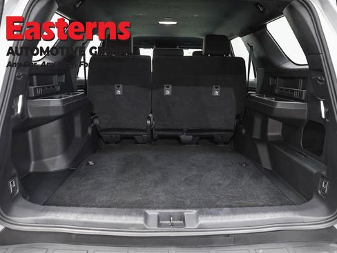 Used 2025 Toyota 4Runner SR5 AWD/4WD image 9