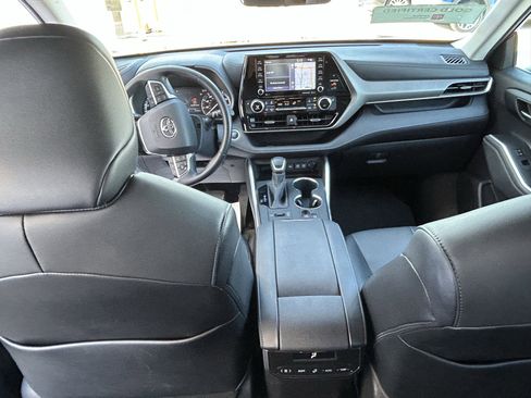 Used 2020 Toyota Highlander XLE AWD/4WD image 20