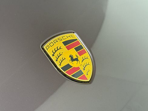 Certified 2023 Porsche Macan image 31
