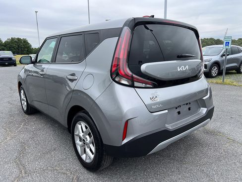 Used 2025 Kia Soul LX w/ LX Technology Package FWD image 3