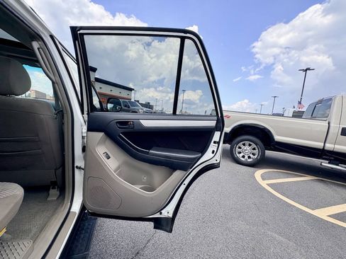 Used 2007 Toyota 4Runner SR5 AWD/4WD image 31