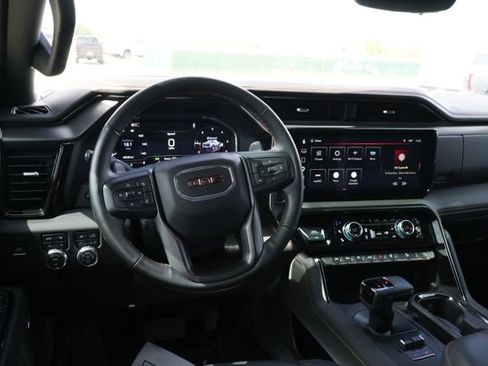 Used 2024 GMC Sierra 1500 AT4 w/ Technology Package AWD/4WD image 11